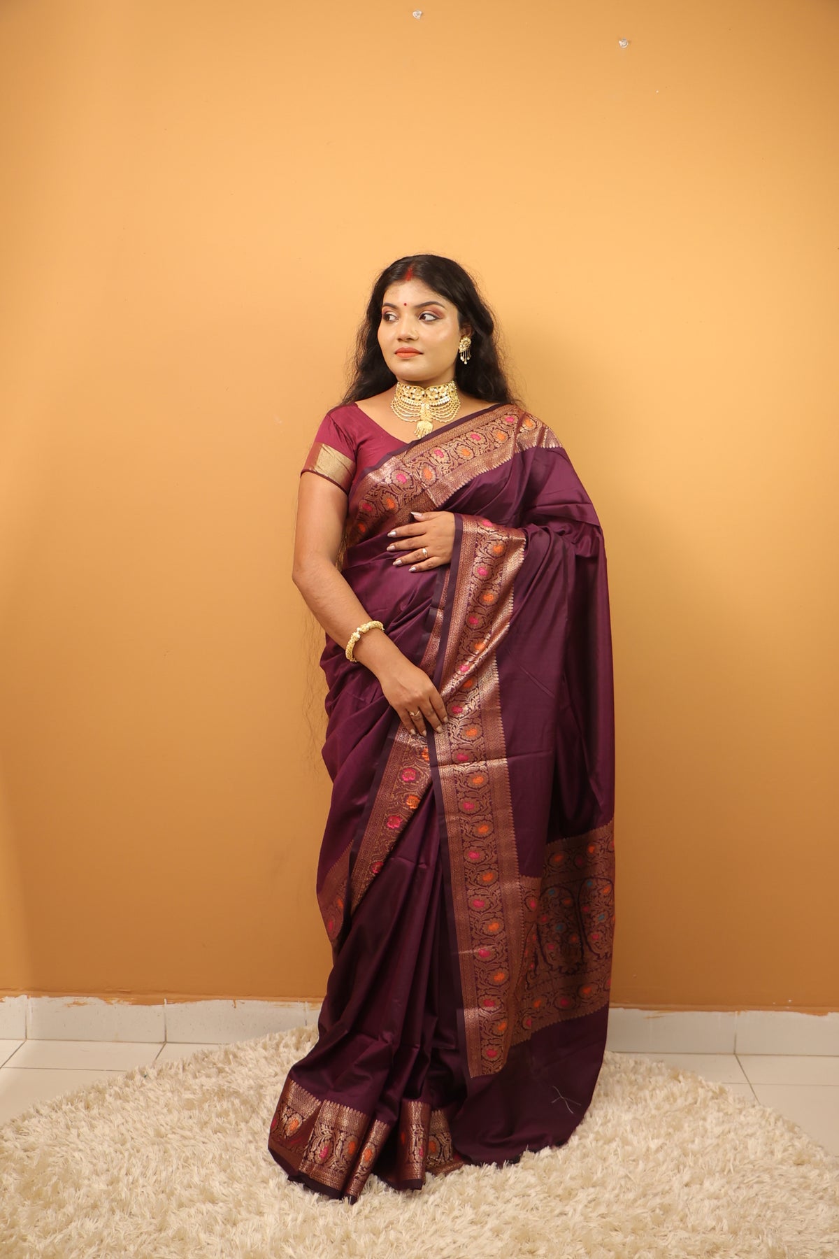 Niyanashree Saree