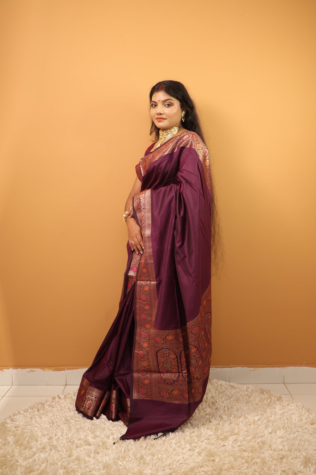 Niyanashree Saree