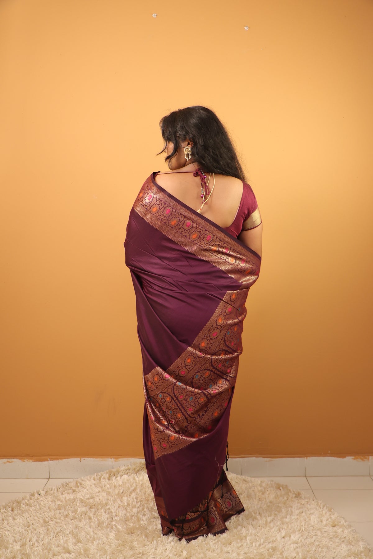 Niyanashree Saree