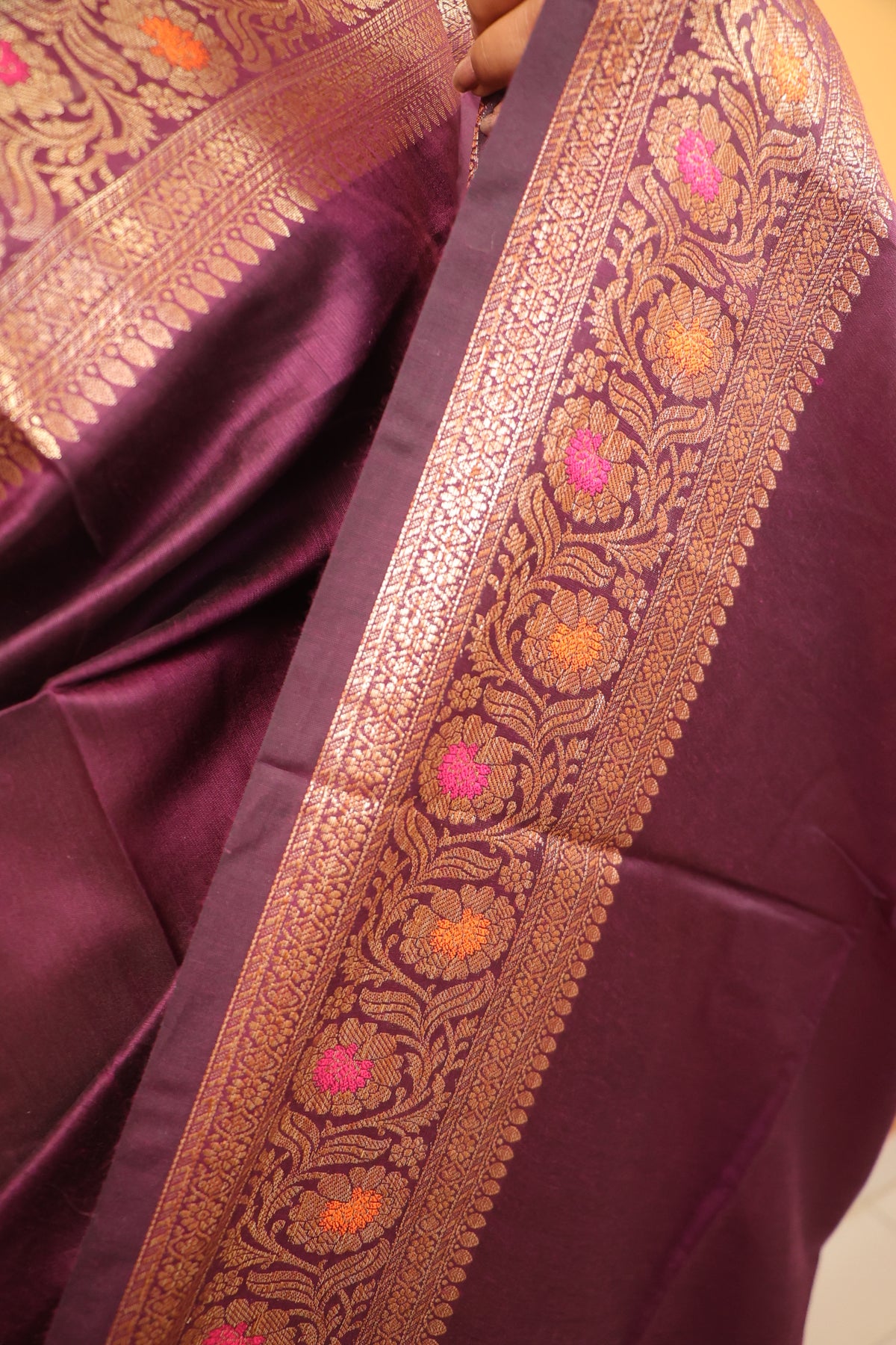 Niyanashree Saree